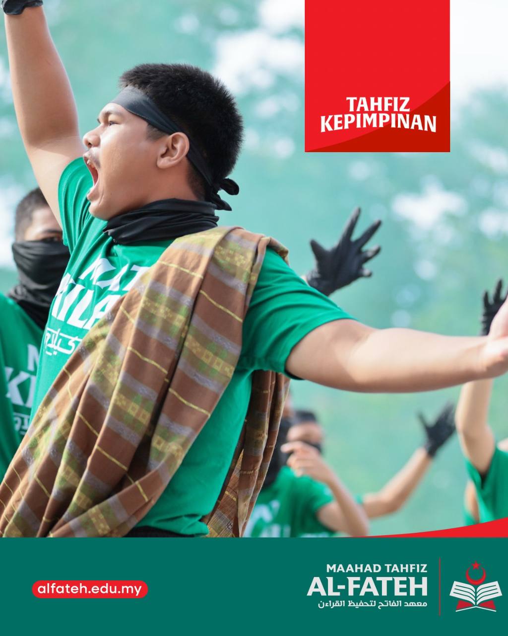 Pelajar Maahad Tahfiz Al-Fateh berbaris di Stadium Mini Kuala Kubu Bharu sempena Temasya Sukan 2025.